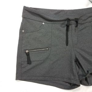 Athleta NWT Women/'s Lightning Bike short 5/" Size Small Color Black